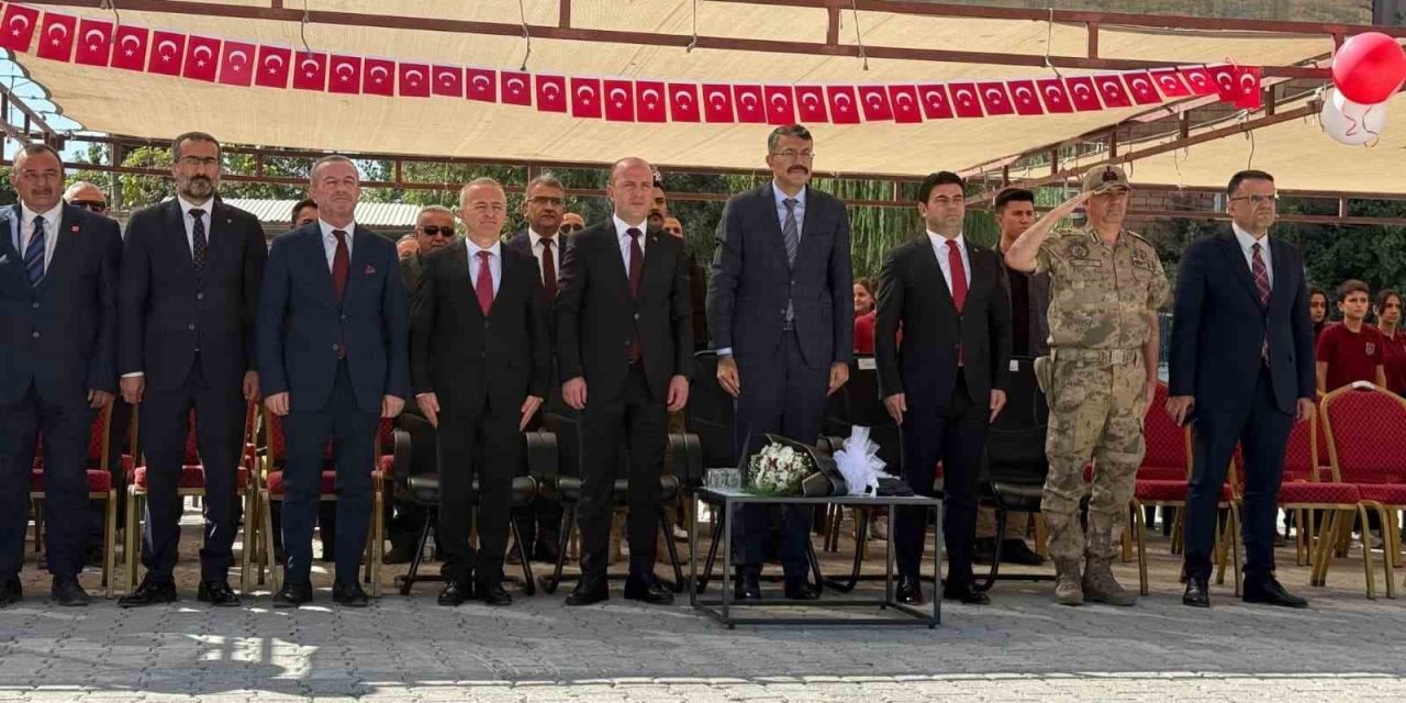 Hakkâri’de İlköğretim Haftası kutlandı