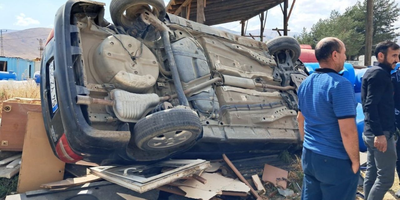 Muş’ta kontrolden çıkan otomobil hurdacıya girdi: 2 yaralı