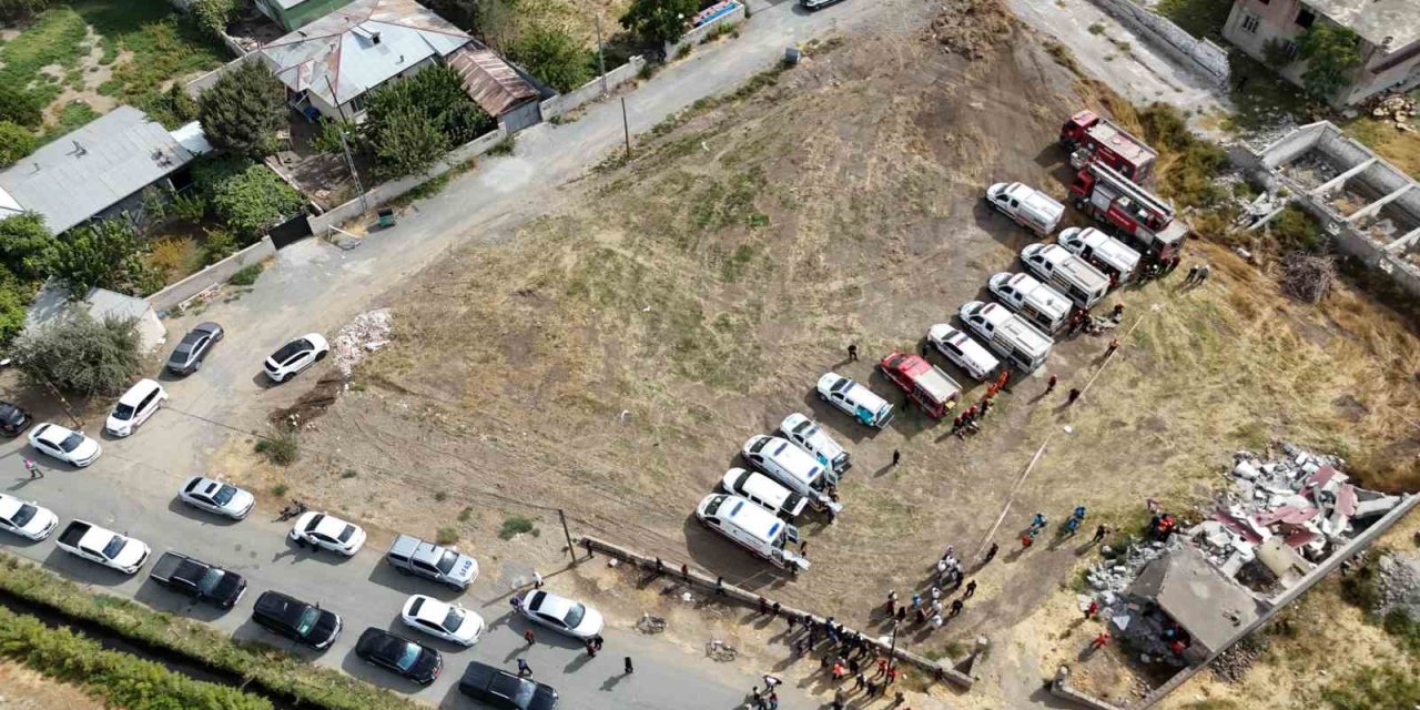 Iğdır’da 715 kişinin katılımıyla deprem tatbikatı gerçekleştirildi