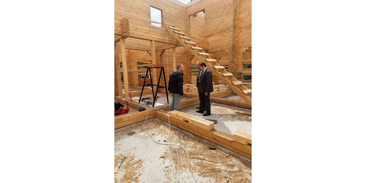 Arpaçay’da Kütük Evi’in yapımı devam ediyor