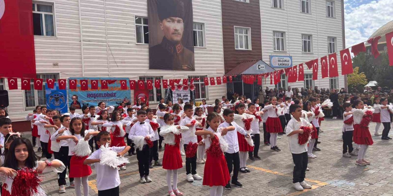 Bitlis'te İlköğretim Haftası kutlandı