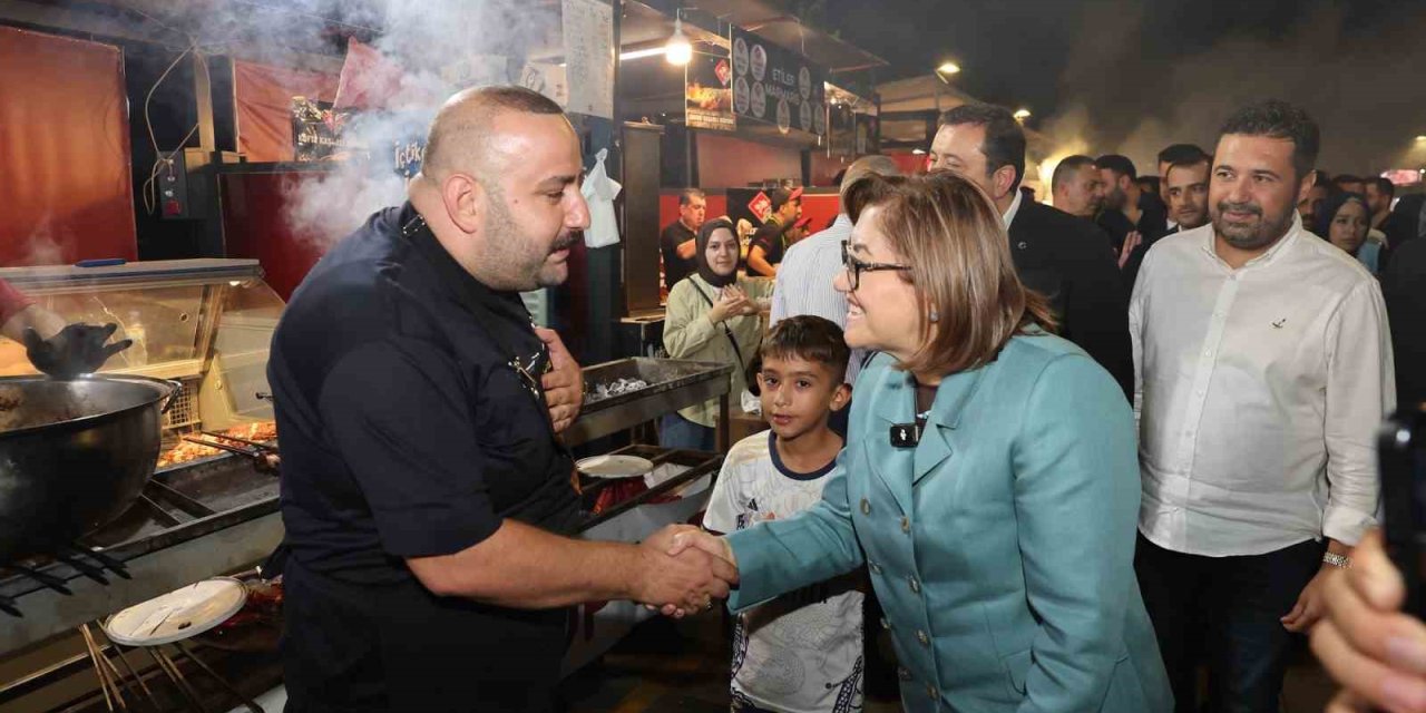 Başkan Şahin, Festival Park’ta vatandaşlarla bir araya geldi