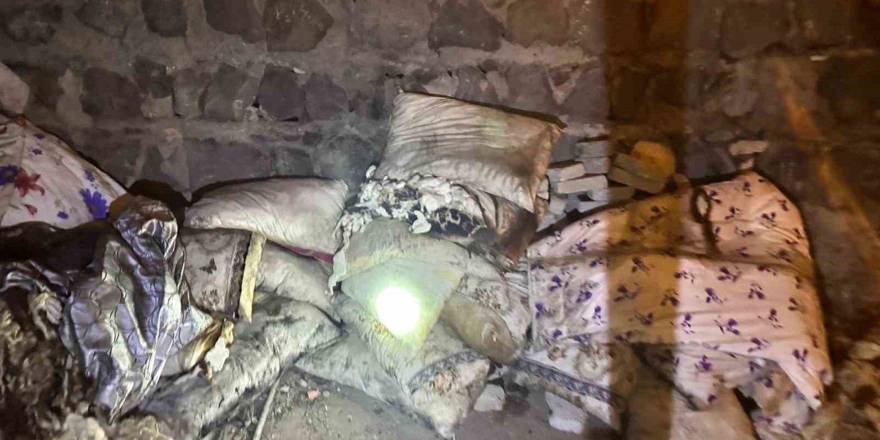 Cizre çıkan yangında ev kül oldu