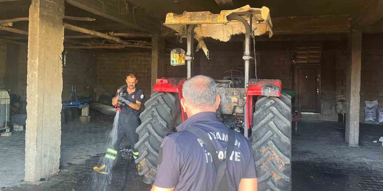 Adıyaman'da depodaki traktör alev aldı
