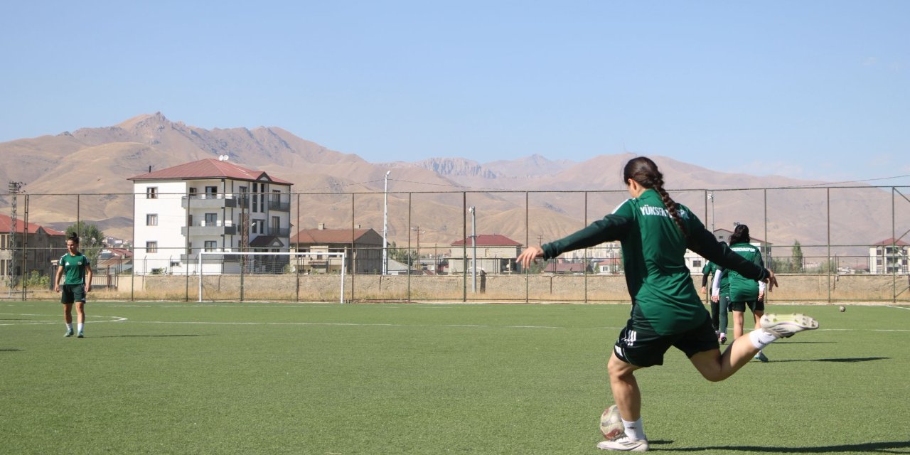 Yüksekova Kadın Futbol Takımı taraftar desteği bekliyor