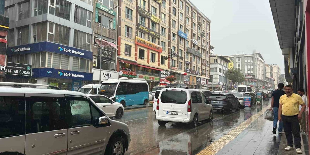 Van’da yağmur yağışı etkili oldu