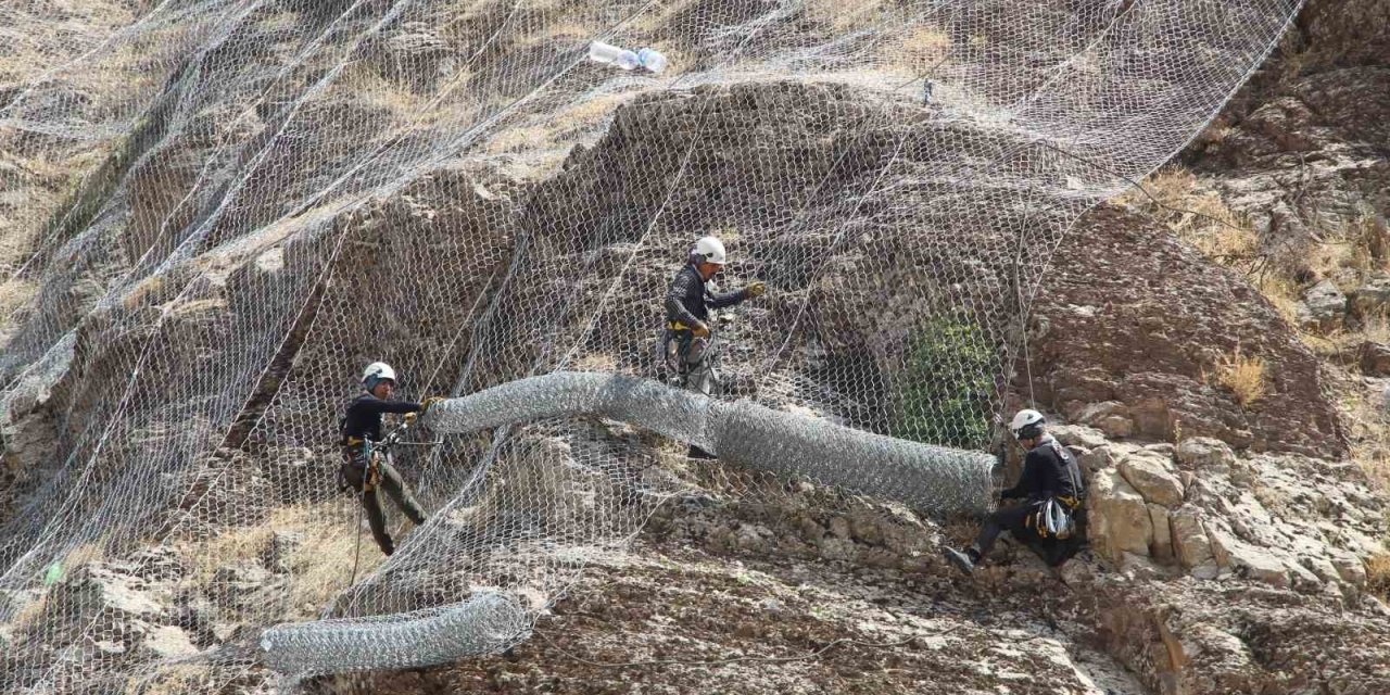 Şırnak’ta kaya düşmelerine karşı önlem