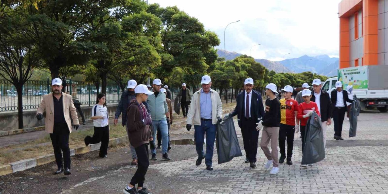 Erzurum'da çöpler toplandı