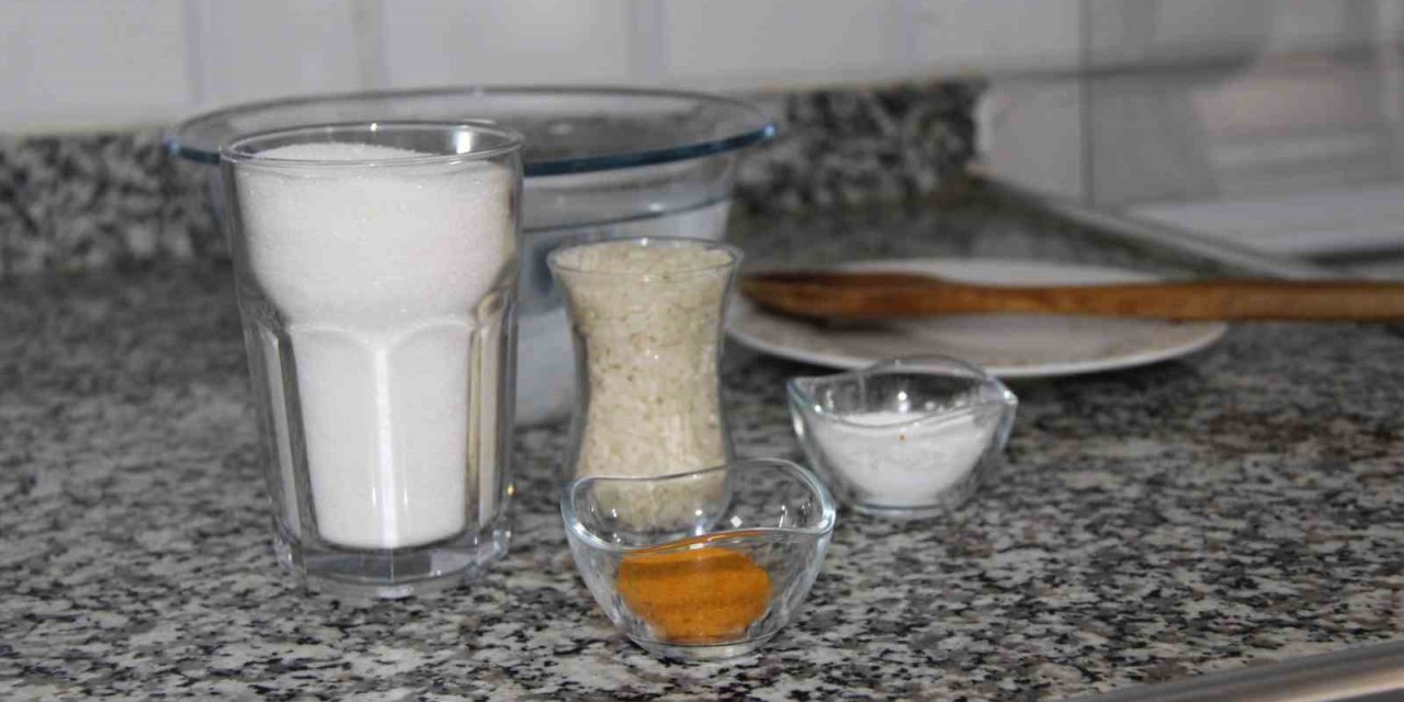 Cizre’de kursiyer kadınlar "Bırınczer" tatlısını öğreniyor