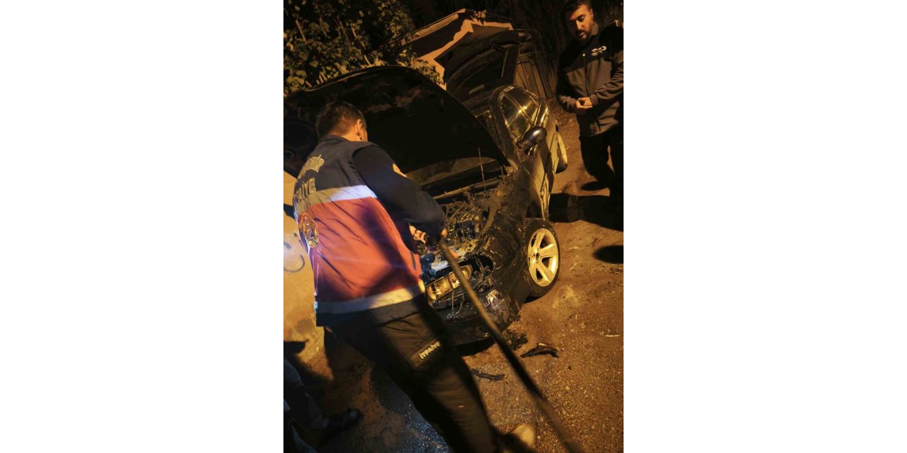 Van’da park halindeki otomobil yandı