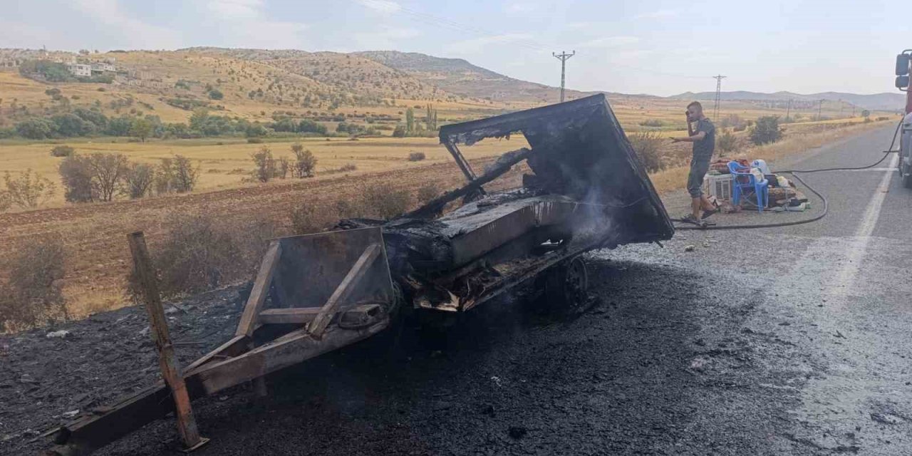 Gercüş’te çekme karavan küle döndü