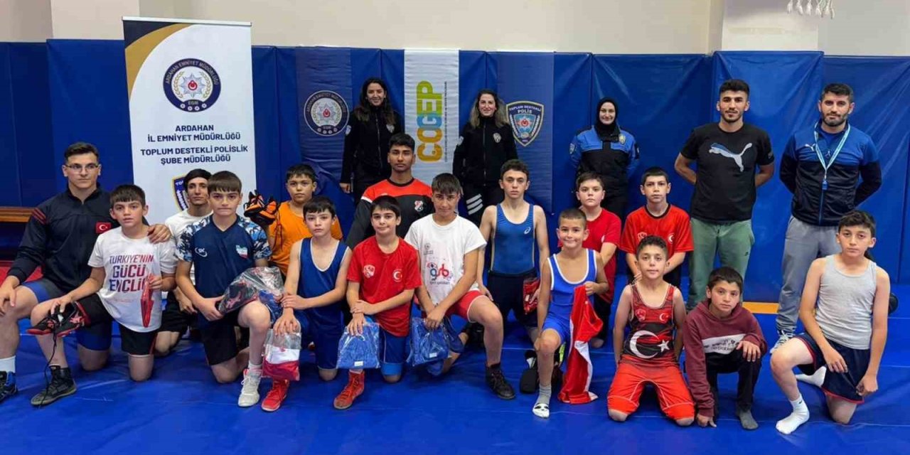 Ardahan'da ÇOGEP Projesi kapsamında "Güreş Kursu" açıldı