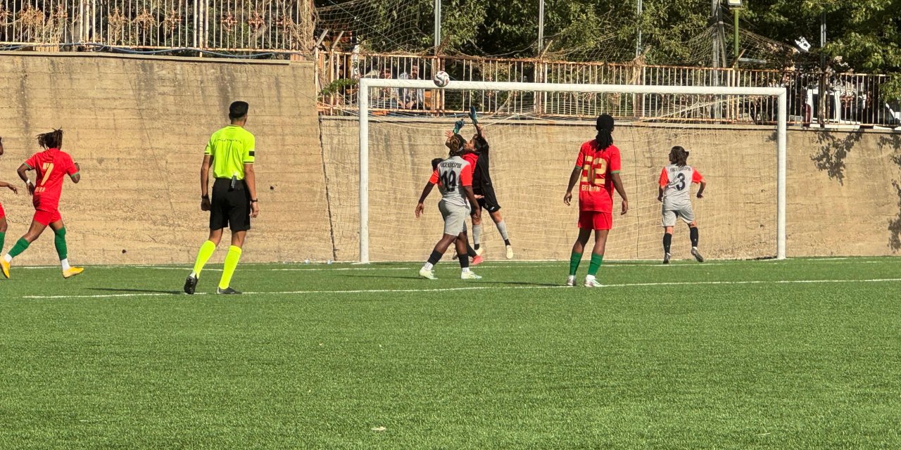 Yüksekova Spor ile Amed Spor maçında ilk yarı 1-1 sonuçlandı