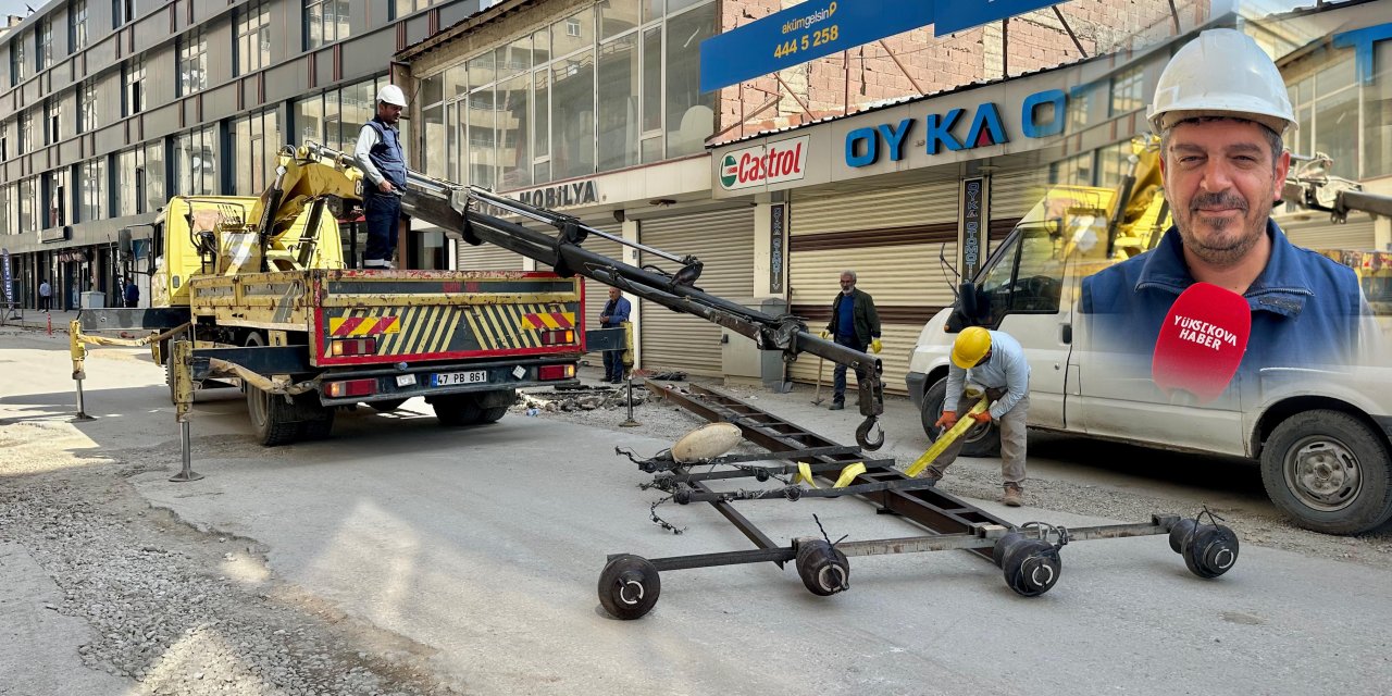 Yüksekova’da eski direkler kaldırılıyor: Vatandaşlardan çalışma alanlarına girmemeleri İstendi