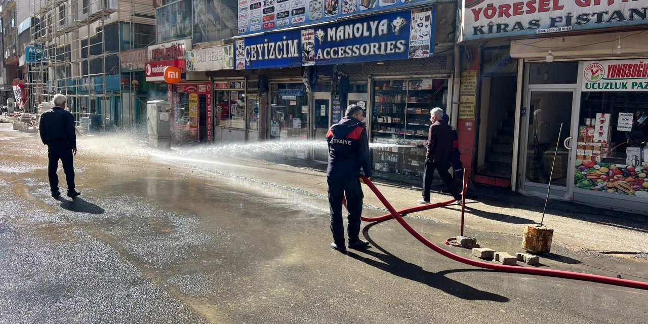 Yüksekova'da Sanat Sokağı’ndaki molozlar temizlendi
