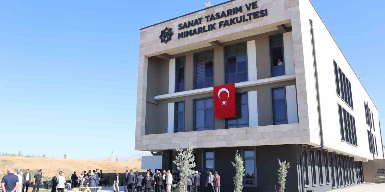 Malatya’da Kenan Işık Amfisi törenle açıldı