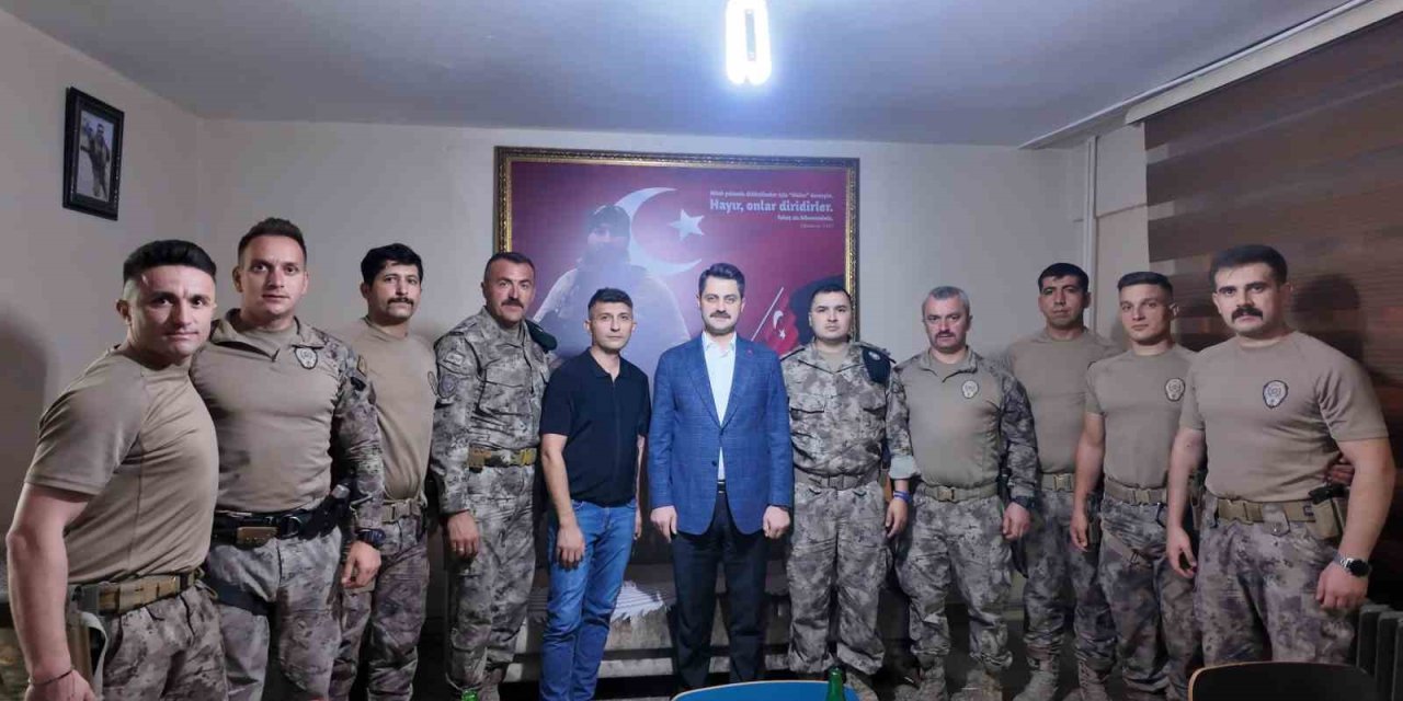 Tuzluca Kaymakamı Yılmaz, Özel Harekat Polislerini ziyaret etti