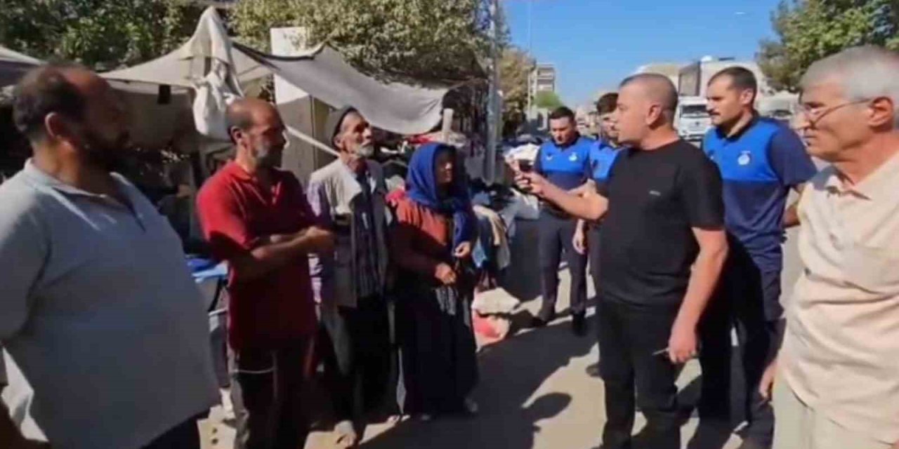 Şanlıurfa'da zabıta müdürü pazarcı esnafını sıraya dizip azarladı