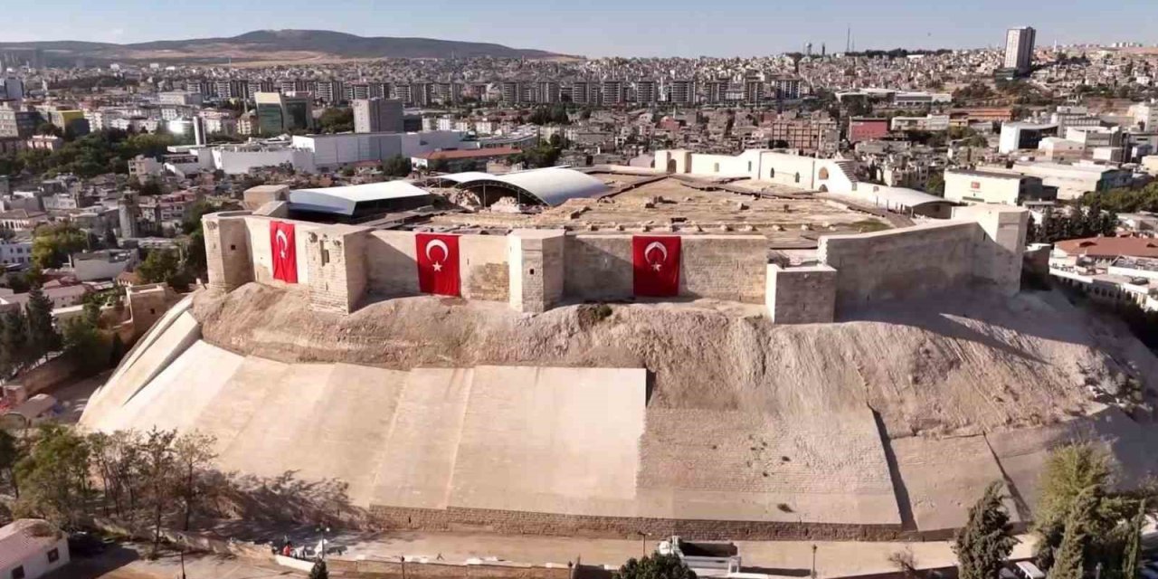 Gaziantep esnafı kalenin ziyarete açılmasını bekliyor
