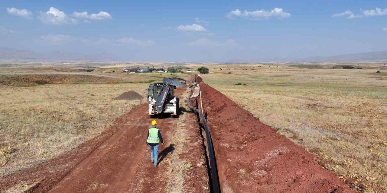 Hınıs Başköy Barajı sulama inşaatı sürüyor