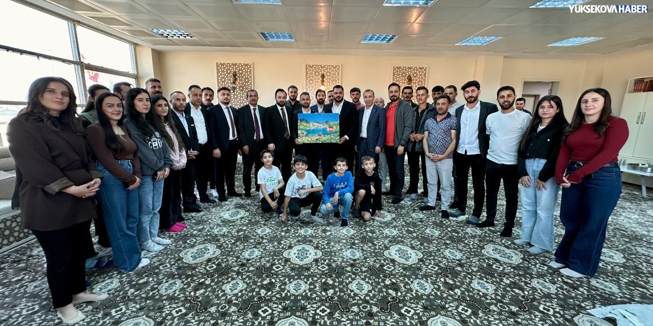 AK Parti MKYK Üyesi Balkaya Yüksekova’da gençlerle buluştu