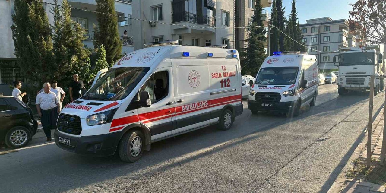 Kontrolden çıkan motosiklet devrildi: 2 kişi yaralandı