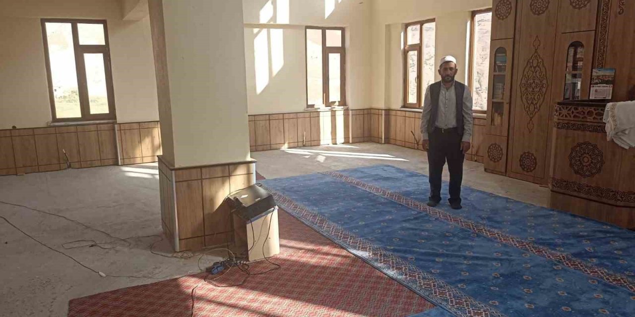 Hakkari'de Kaymaklı halkı cami inşaatı için destek bekliyor