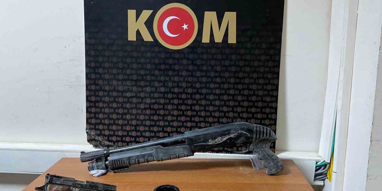 Tunceli’de toprağa gömülü halde silah ve uyuşturucu madde yakalandı