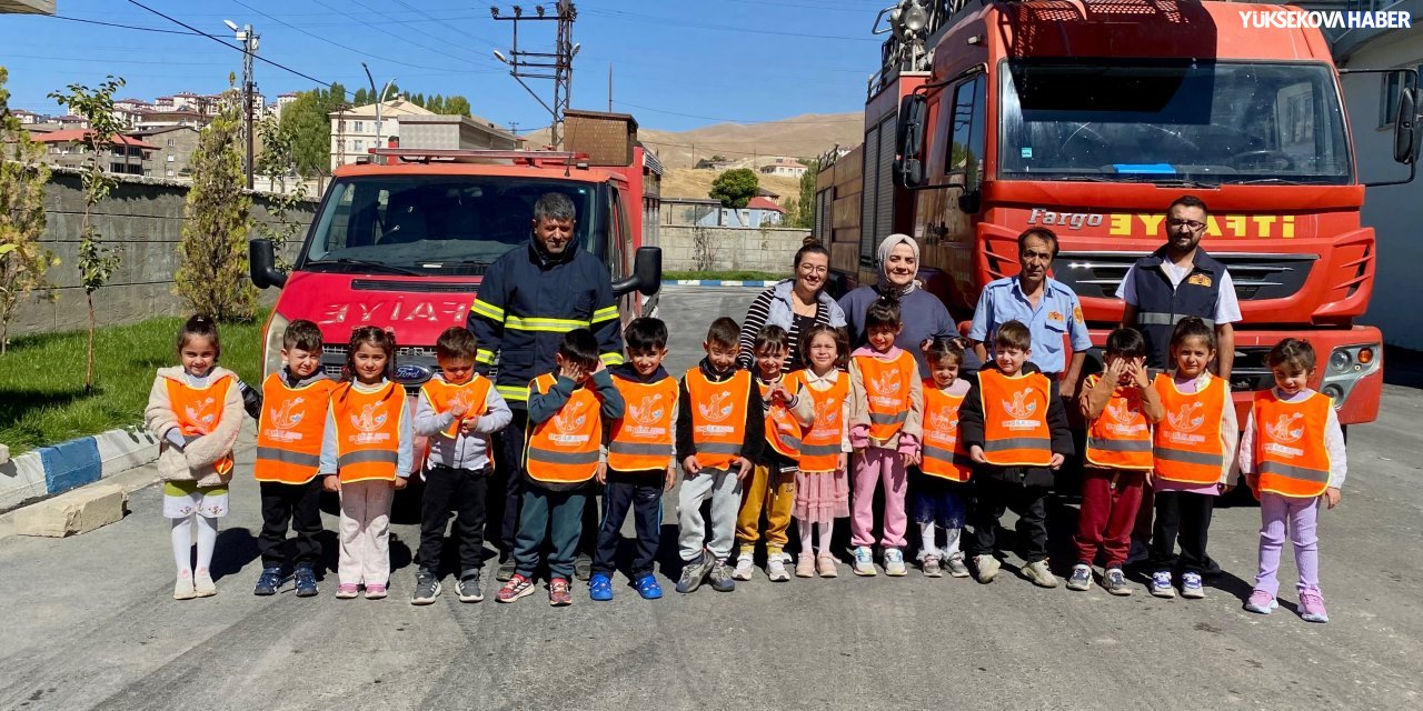 Yüksekova’da İtfaiyecilik Haftası: Miniklere yangın eğitimi ve tatbikat