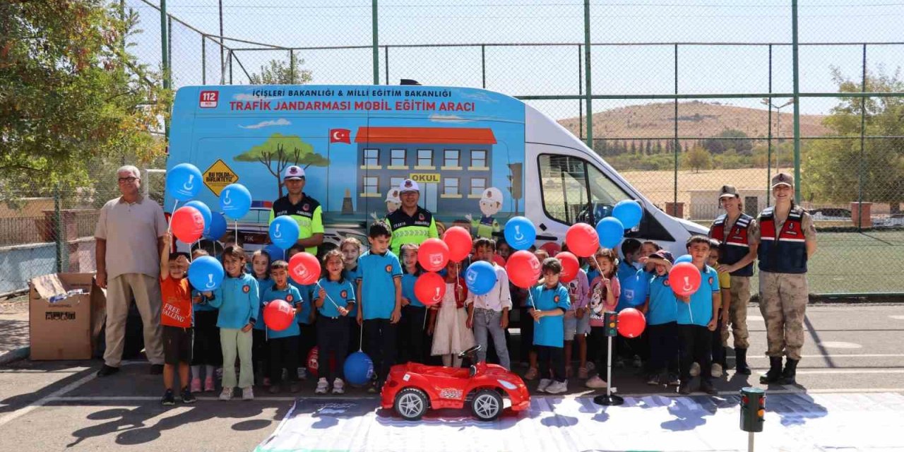 Gaziantep'te jandarmadan 170 öğrenciye teorik ve pratik trafik eğitimi