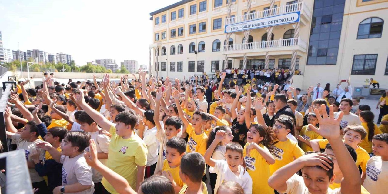 Bakan Tekin’den Gaziantep’te okul ziyareti