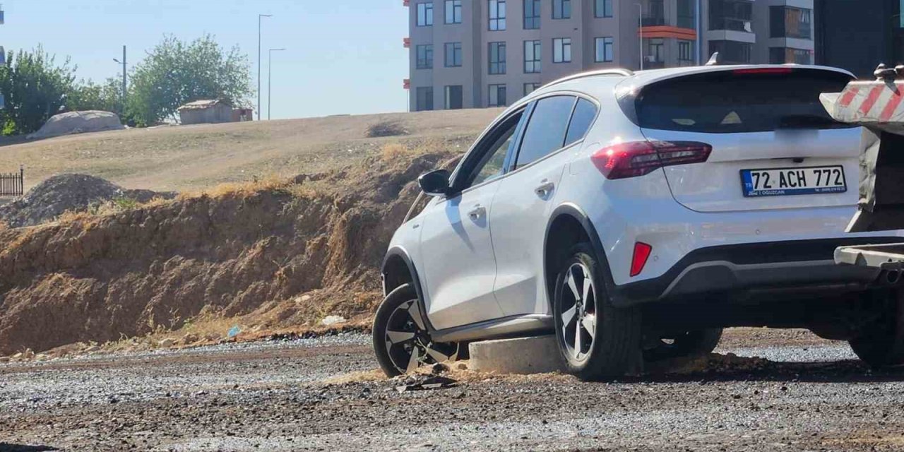 Batman’da otomobil rögara çıktı: Otomobilde maddi hasar oluştu