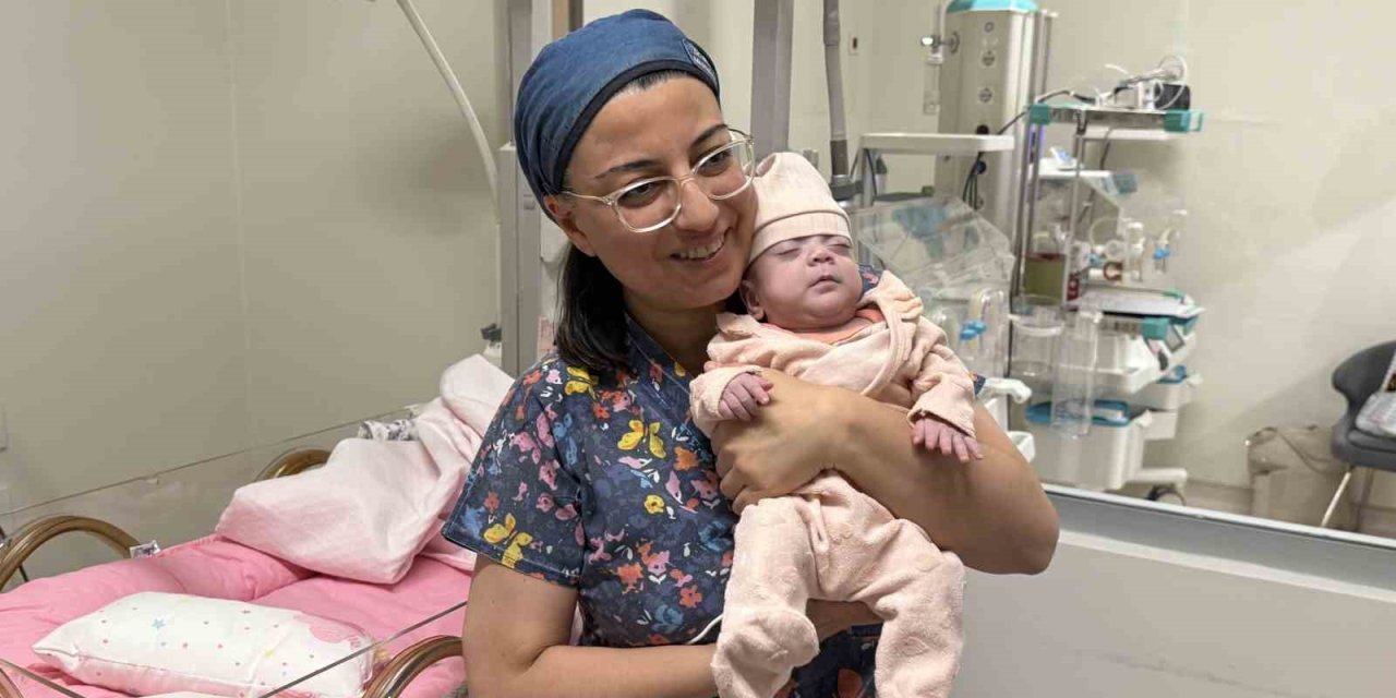 25 haftalık olarak dünyaya gelen bebek 180 gün sonra anne kucağıyla tanıştı