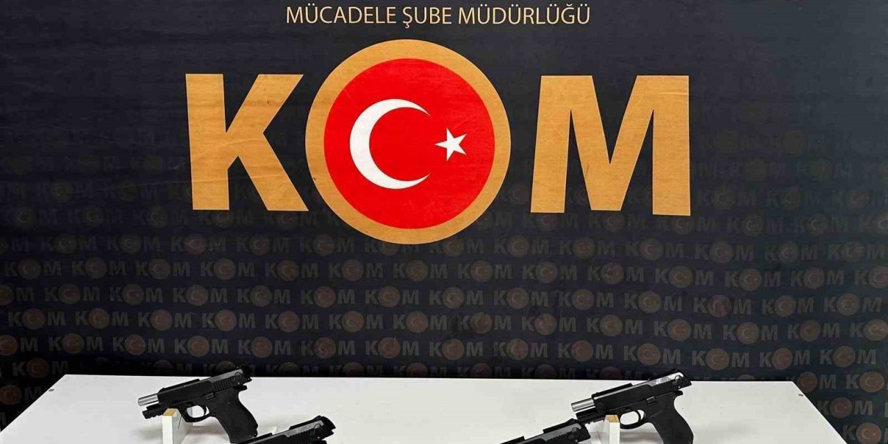 Kızıltepe'de bir araçta 5 ruhsatsız tabanca ele geçirildi, 1 şahıs tutuklandı