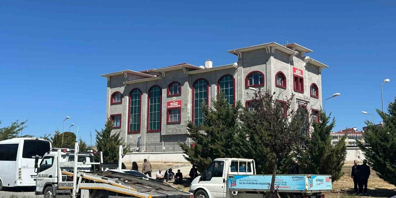 Barışmaya giderken öldürülen anne ve oğulları defnedildi