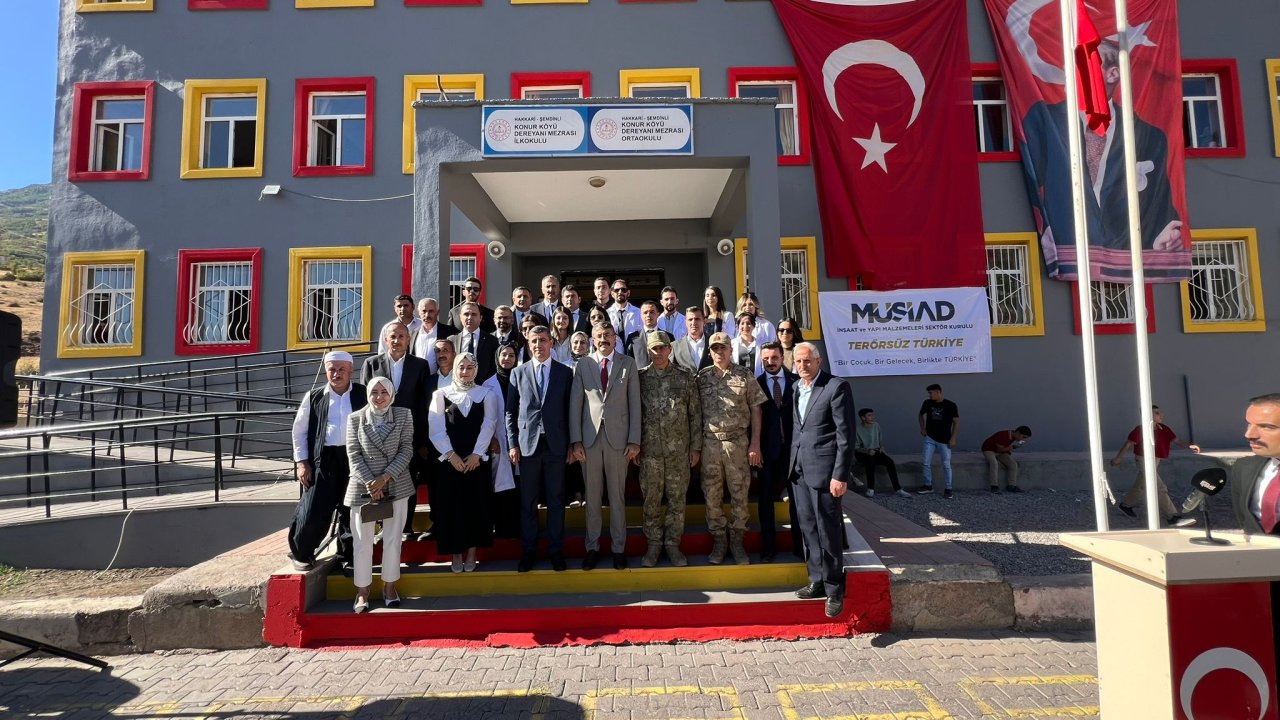 Şemdinli’de onarılan okul düzenlenen törenle açıldı