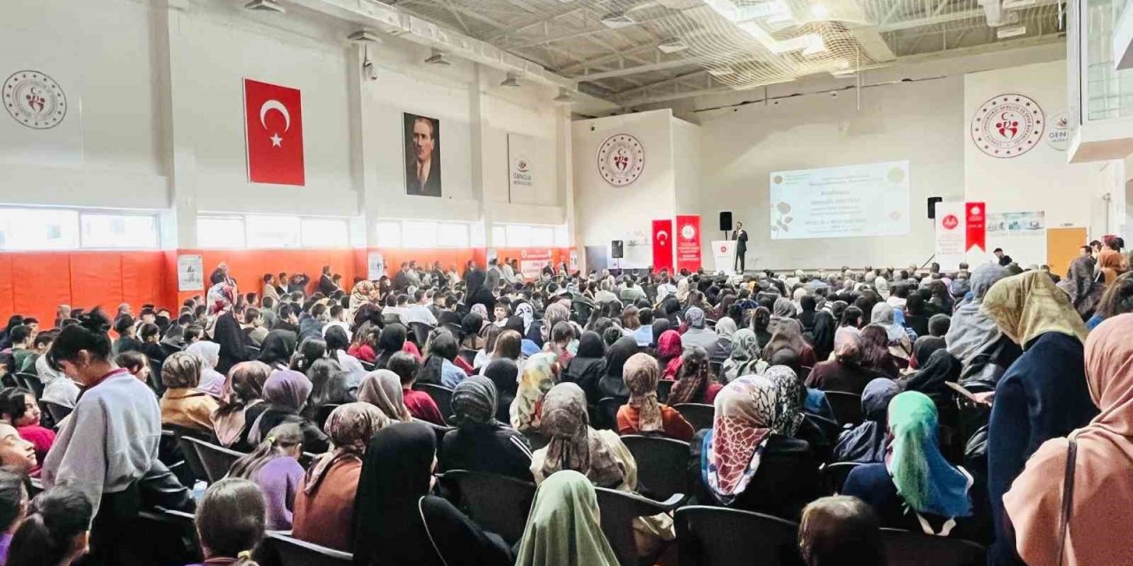 Hakkari’de "Hazreti Peygamber ve Aile Konferansı" düzenlendi