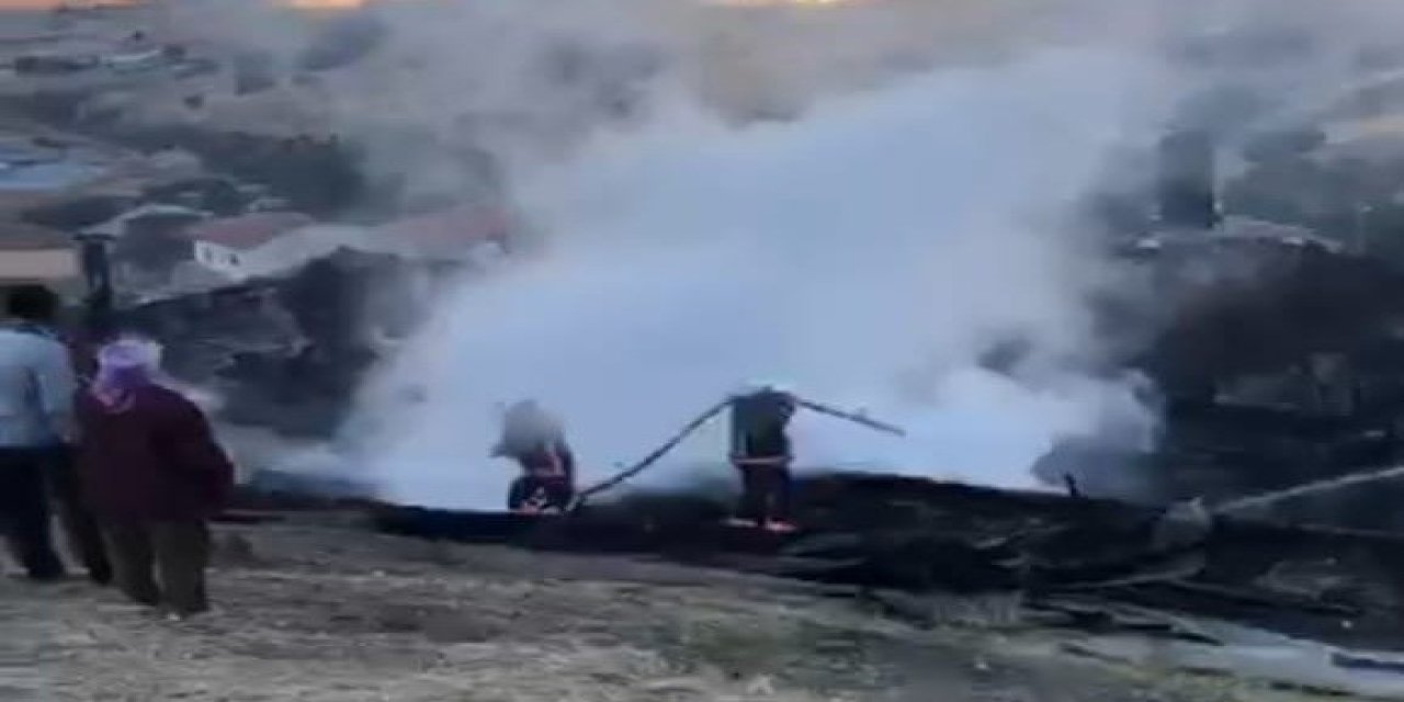 Yangında 3 ev kullanılamaz hale geldi