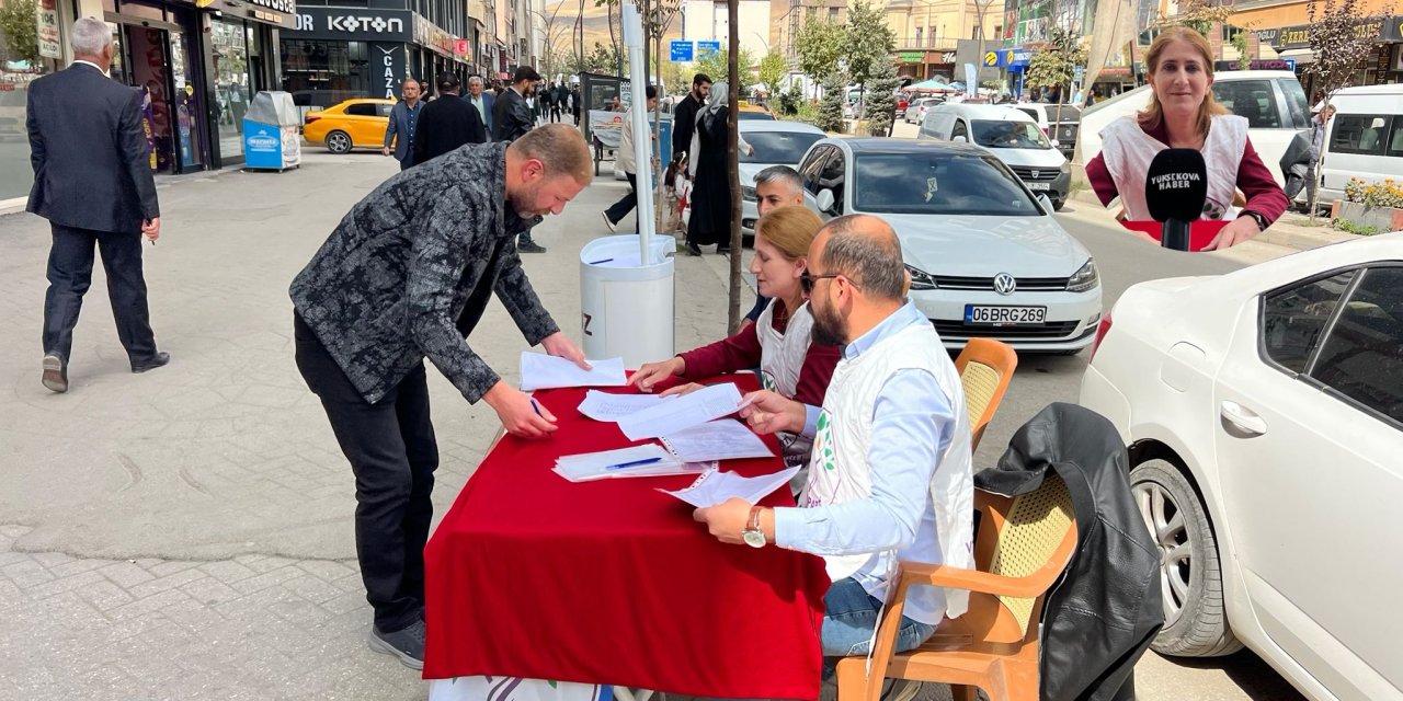 Yüksekova’da barış için imza kampanyası