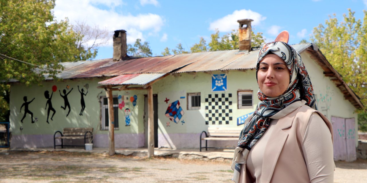 Hayalini kurduğu projeyi görev yaptığı köy okulunda gerçekleştirdi