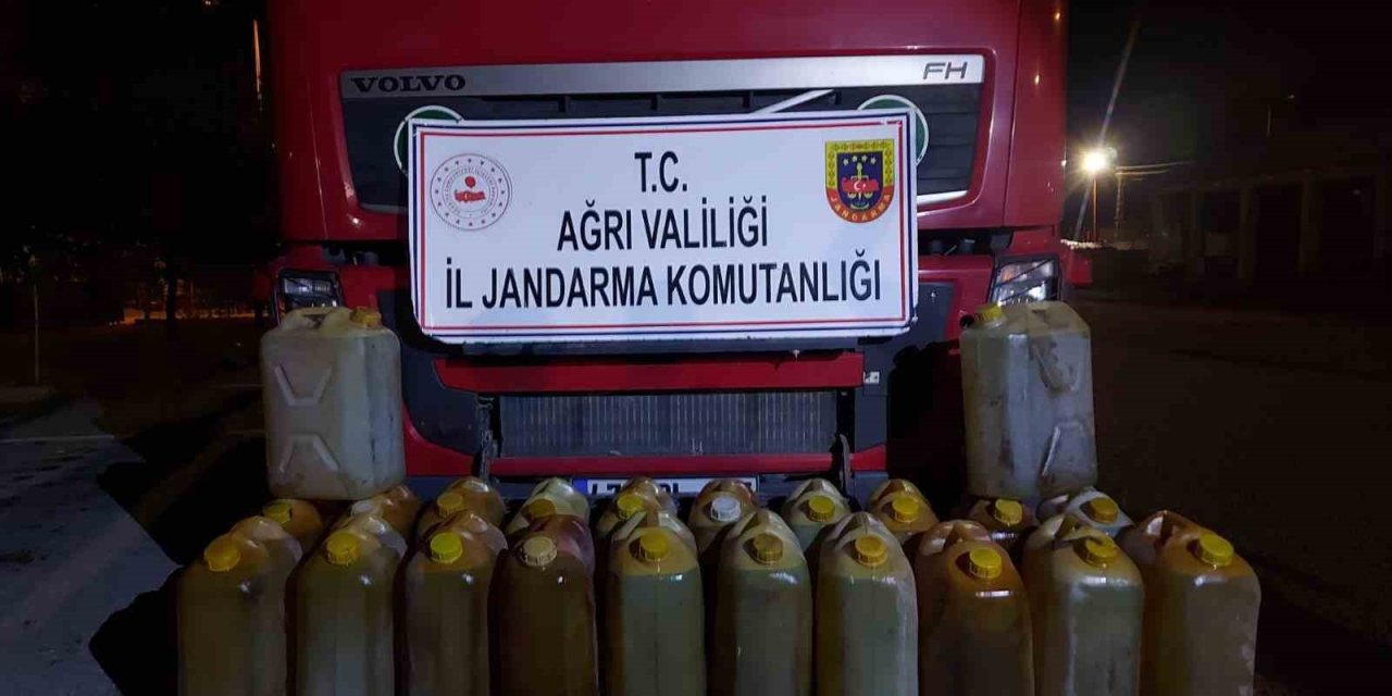 Ağrı’da yol kontrolünde kaçak akaryakıt ve sigara yakalandı