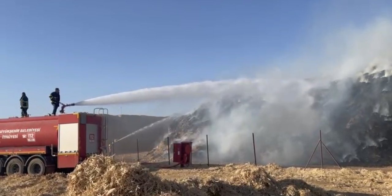 Mardin’de mısır balyalarının bulunduğu arazide çıkan yangın söndürüldü