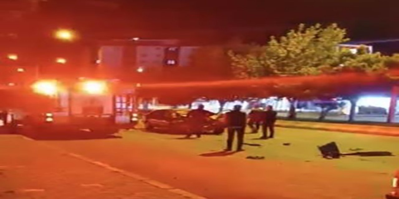 Muş-Bitlis yolunda otomobil traktöre çarptı: 1 kişi yaralandı