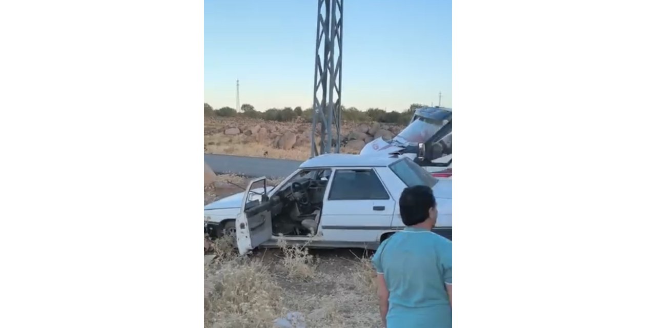 Siverek’te otomobil ile kamyonet çarpıştı: 2 kişi yaralandı