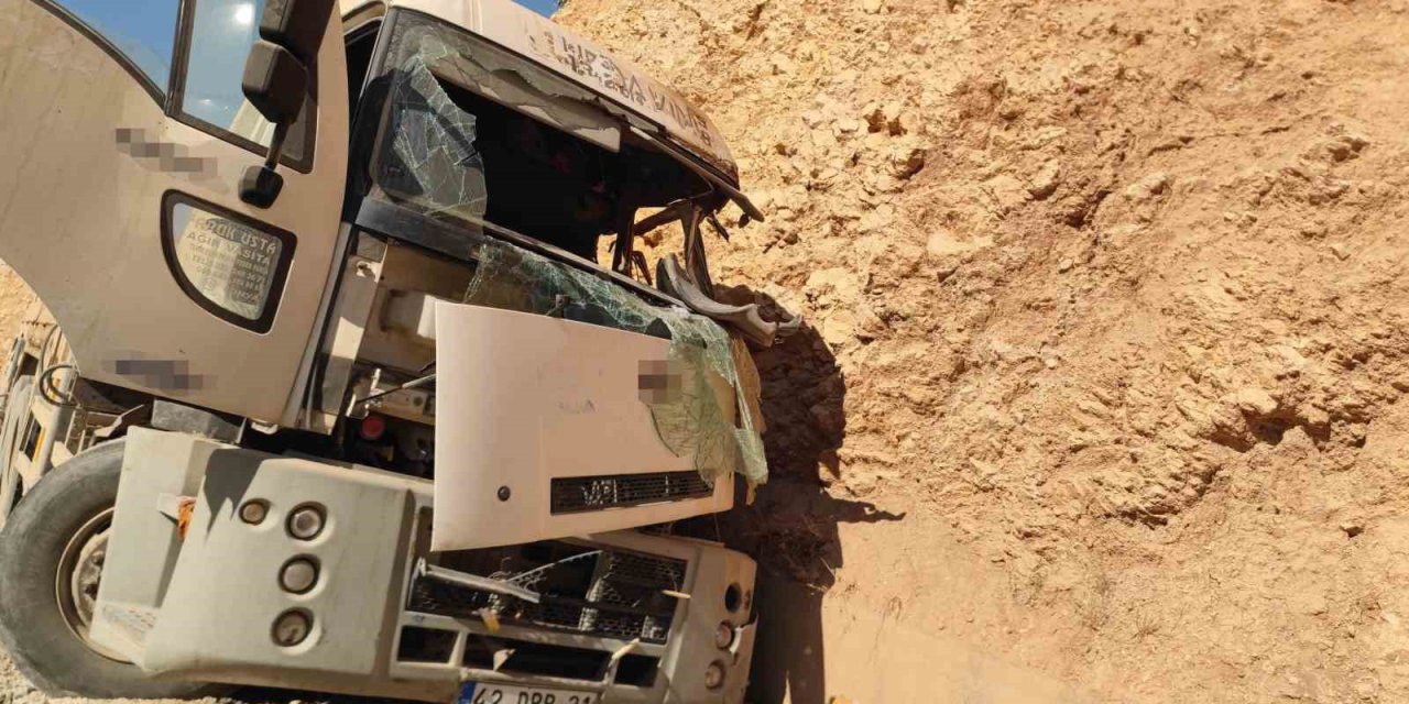 Freni boşalan vinç kayalığa çarptı: 1 ölü