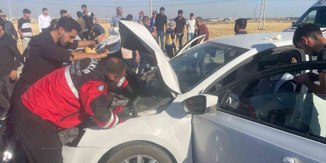 Diyarbakır’da otomobiller çarpıştı: 8 kişi yaralandı