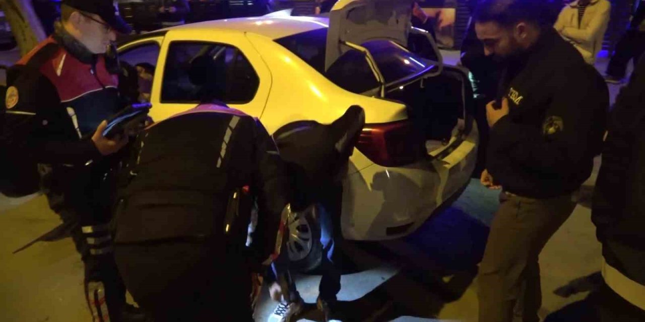 Erzurum’da 55 ekip ve 600 polisin katılımıyla uygulama gerçekleştirildi