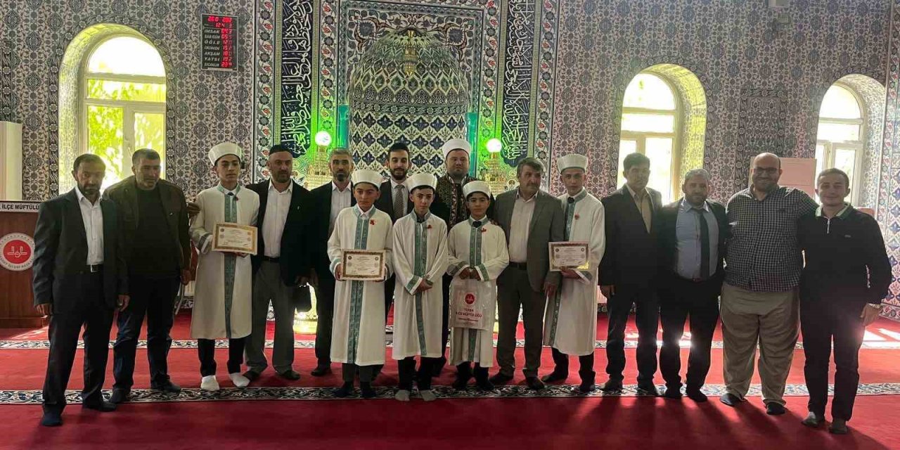 Tutak’ta hafızlar icazet programında bir araya geld,