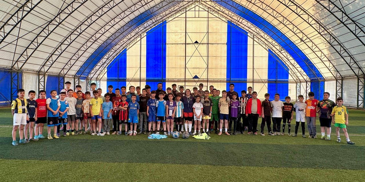 Yüksekova’da futbol kurslarıyla çocuklar spora kazandırılıyor