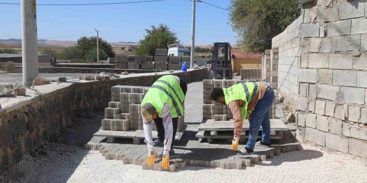 Haliliye Belediyesi yol yapım çalışmalarına devam ediyor